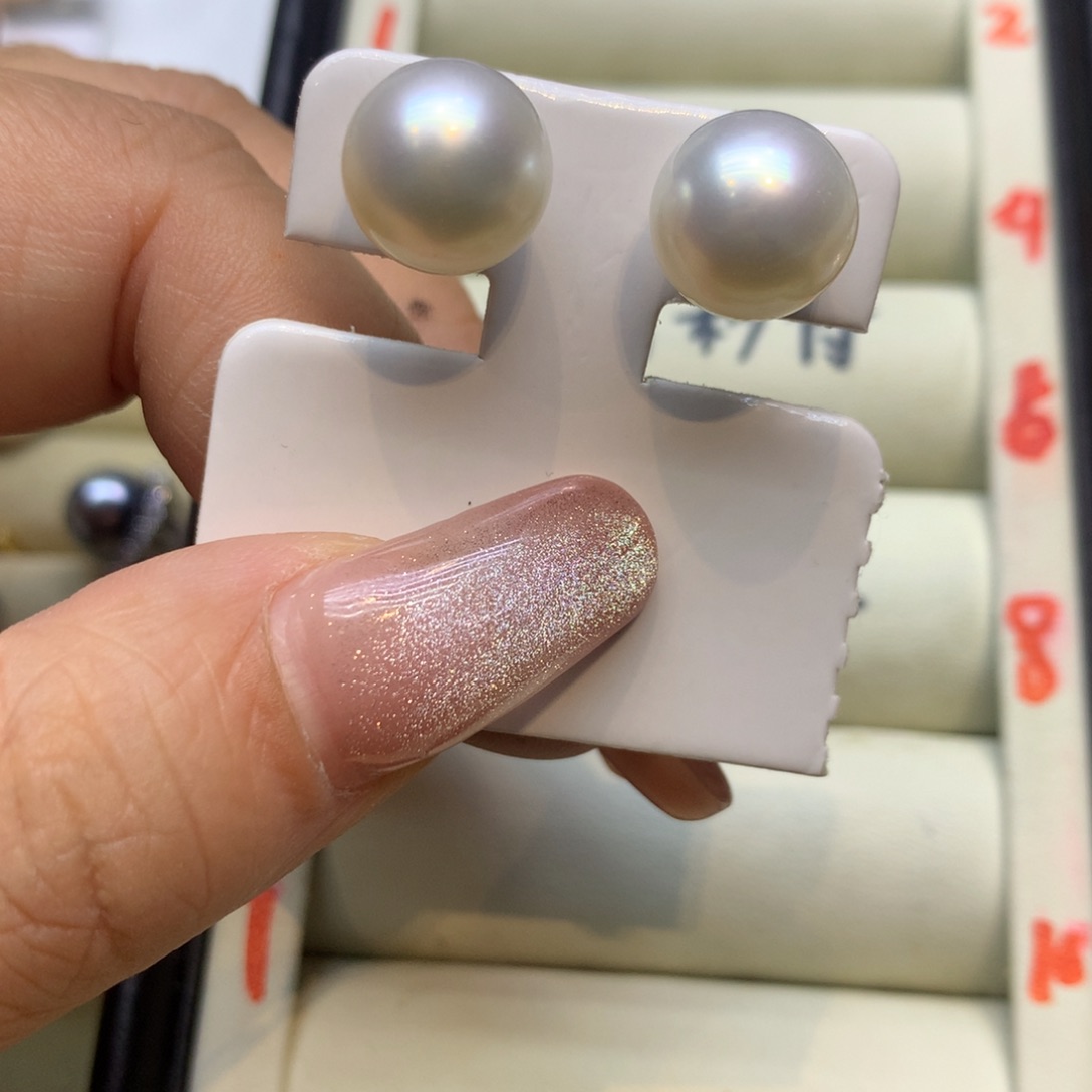 18K金镶嵌耳钉海水珍珠