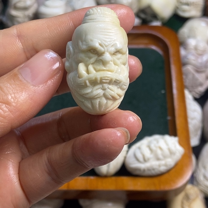 夕***下配饰鹿角雕刻一个出