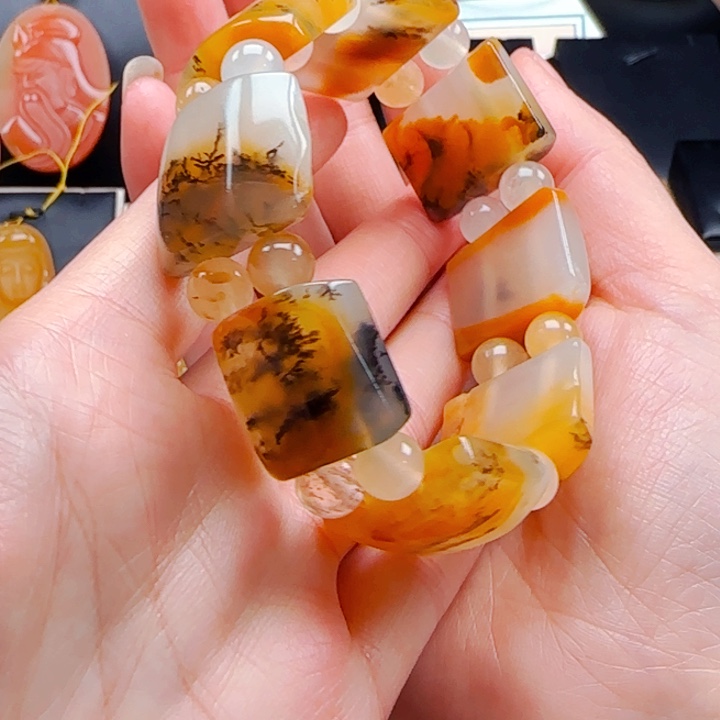 镇***虎石英质玉（黄龙玉）未镶嵌1