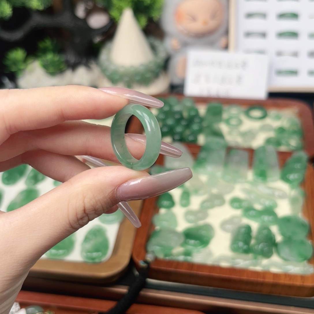 石英质玉（非洲翠）合金颈饰