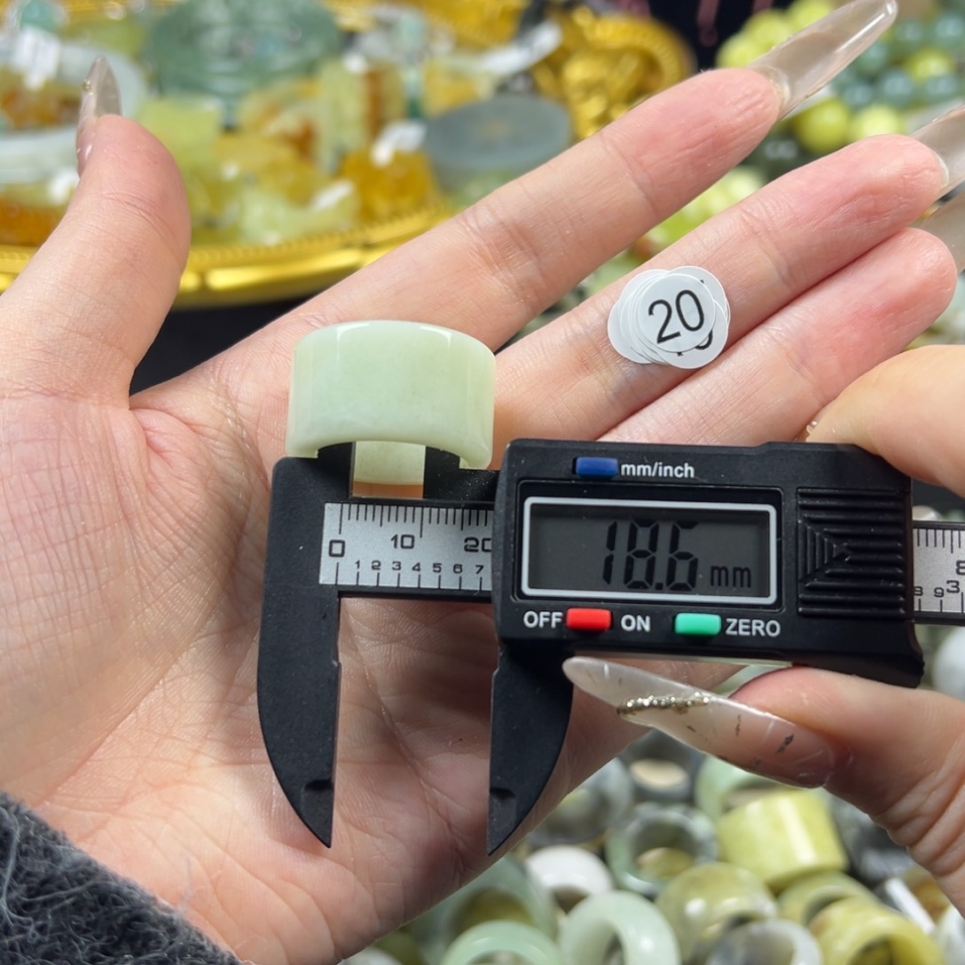 蛇纹石玉未镶嵌戒指