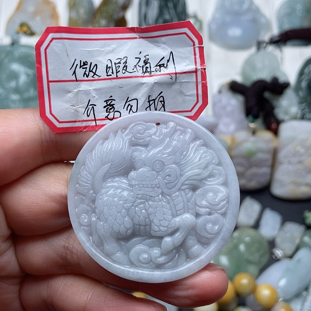 翡翠吊坠(不含链)未镶嵌翡翠