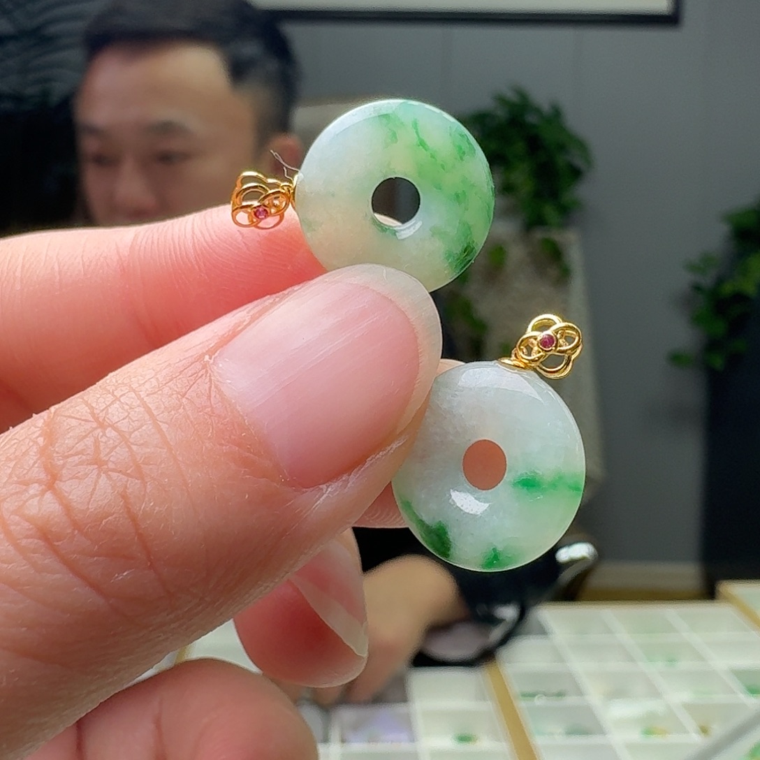 翡翠18K金镶嵌吊坠(不含链)多样性发货其一