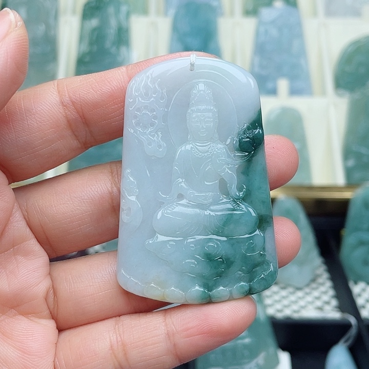 翡翠颈饰未镶嵌欣**窗大势至