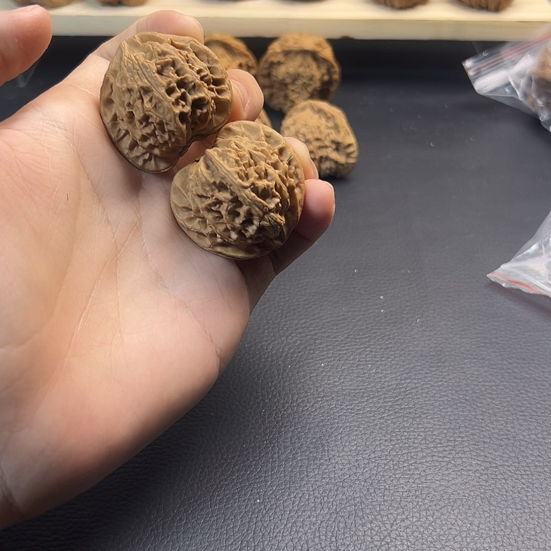 文玩核桃吊坠凳子