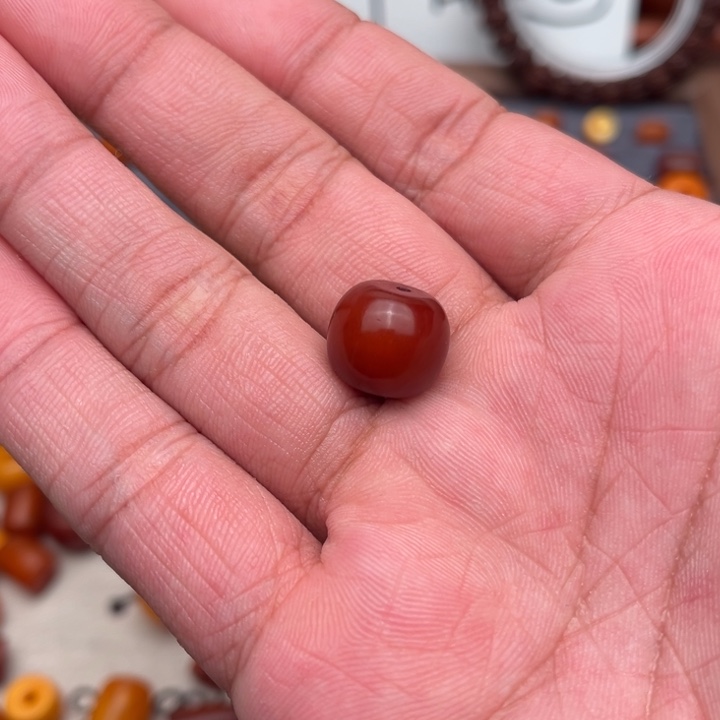 神***兜琥珀未镶嵌裸石蜜蜡墩子