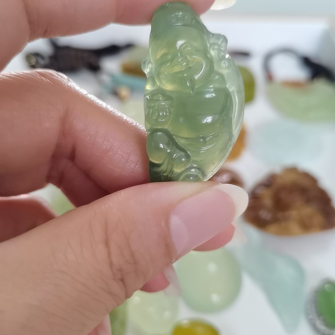 未镶嵌蛇纹石玉吊坠