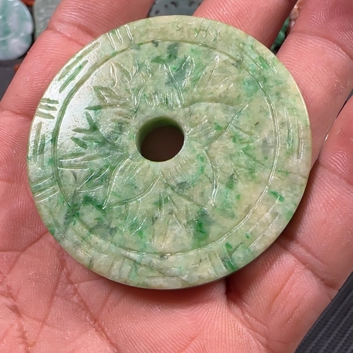 小***租定制翡翠未镶嵌翡翠