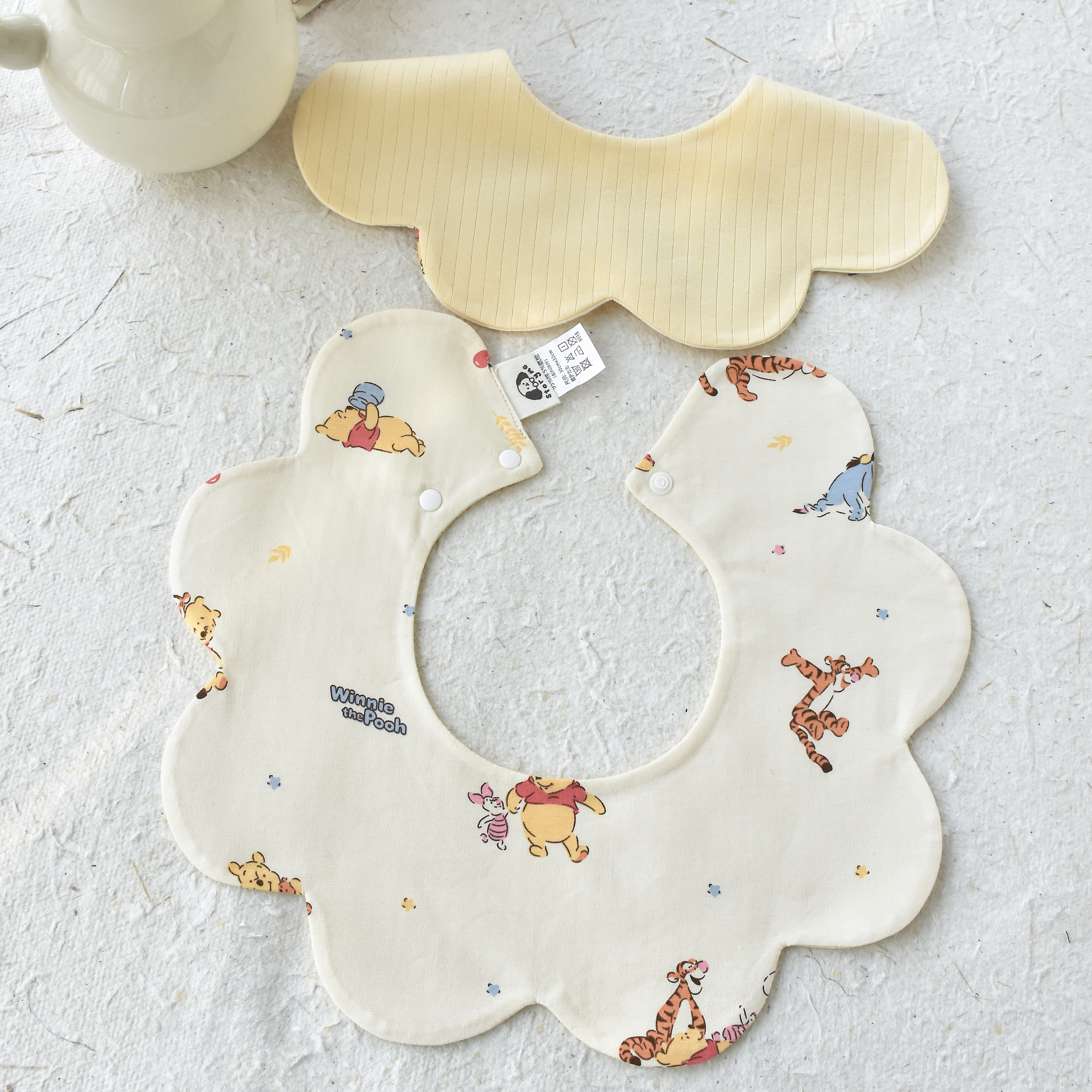 [y701]花瓣奶黄色维尼口水巾围兜新生儿防吐奶柔软透气可爱ins风