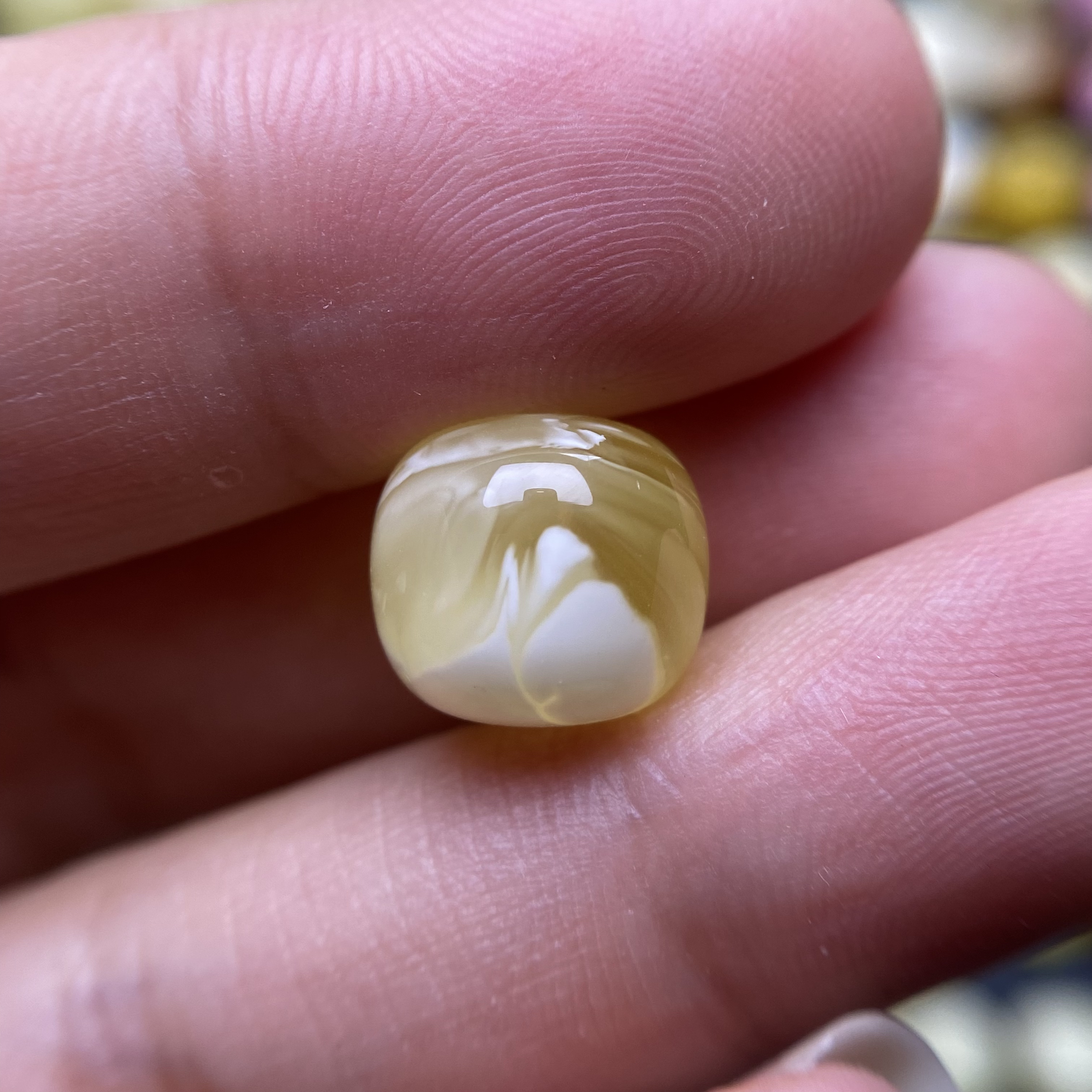 蜜蜡金妖白老型配饰11.2×10.2mm，花纹什么的挺好看，无优化保天然