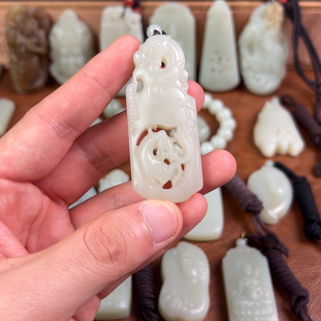 和田玉（青白玉）未镶嵌颈饰