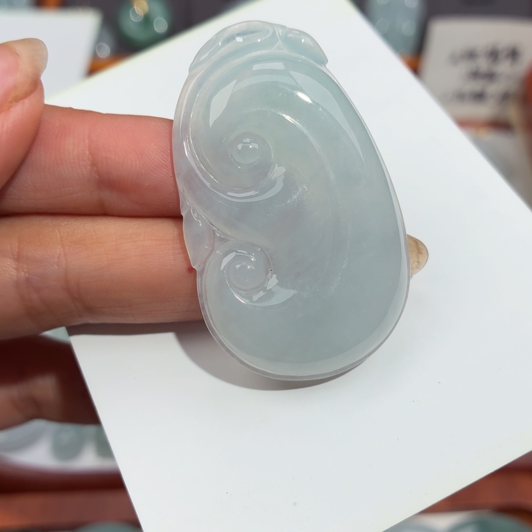 翡翠未镶嵌颈饰如意吊坠