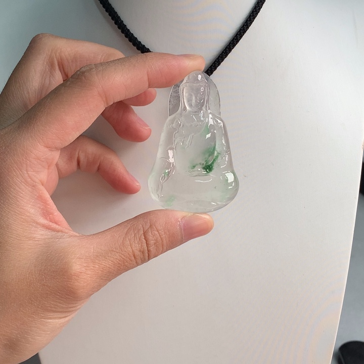 翡翠挂件未镶嵌….