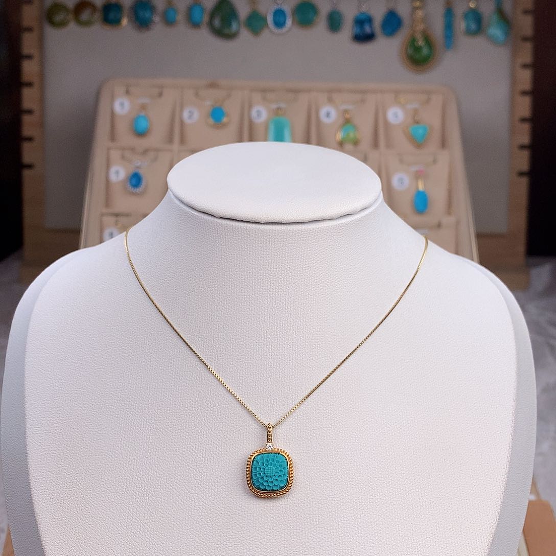 绿松石颈饰18K金镶嵌