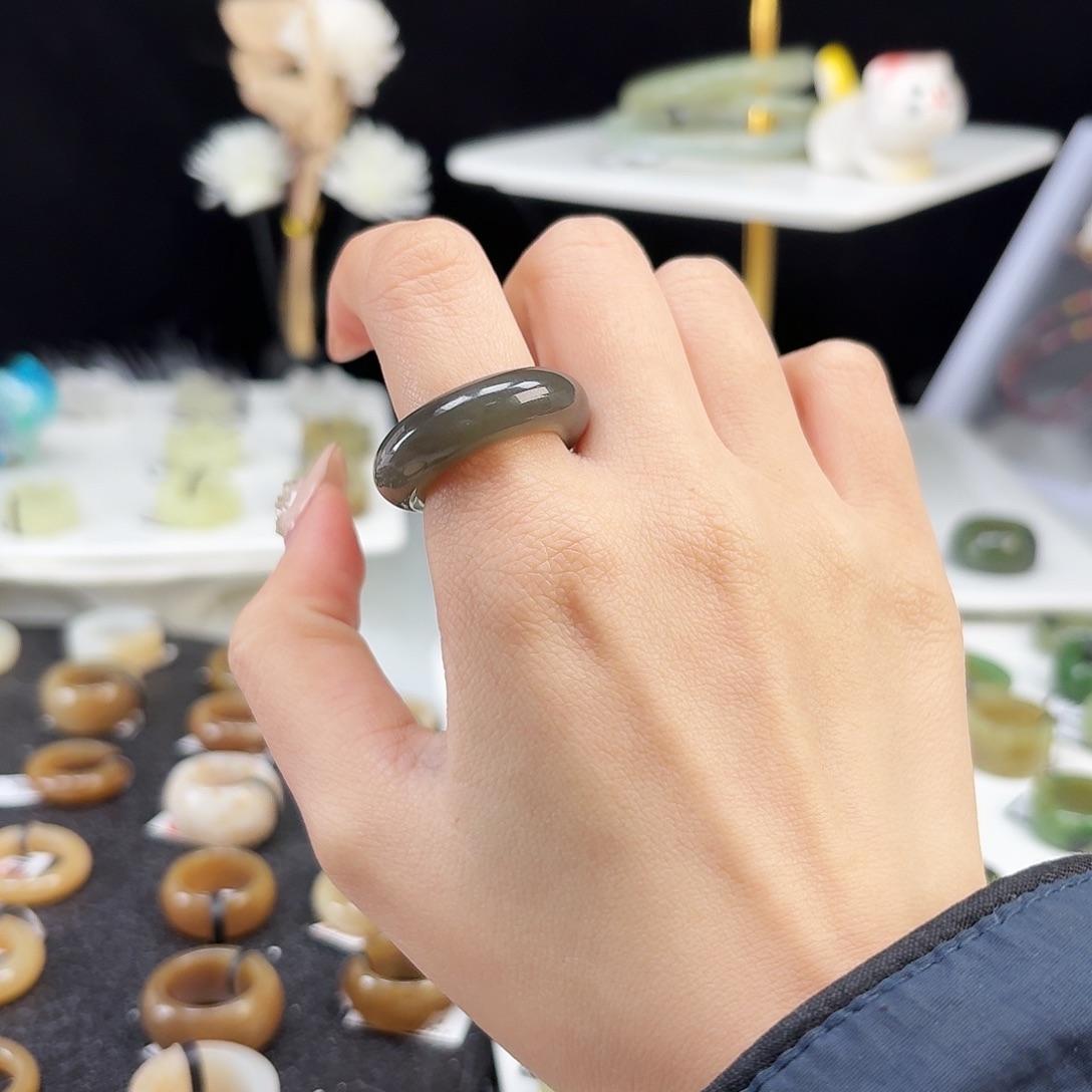 和田玉未镶嵌戒指P105烟灰甜甜圈17.3不退换