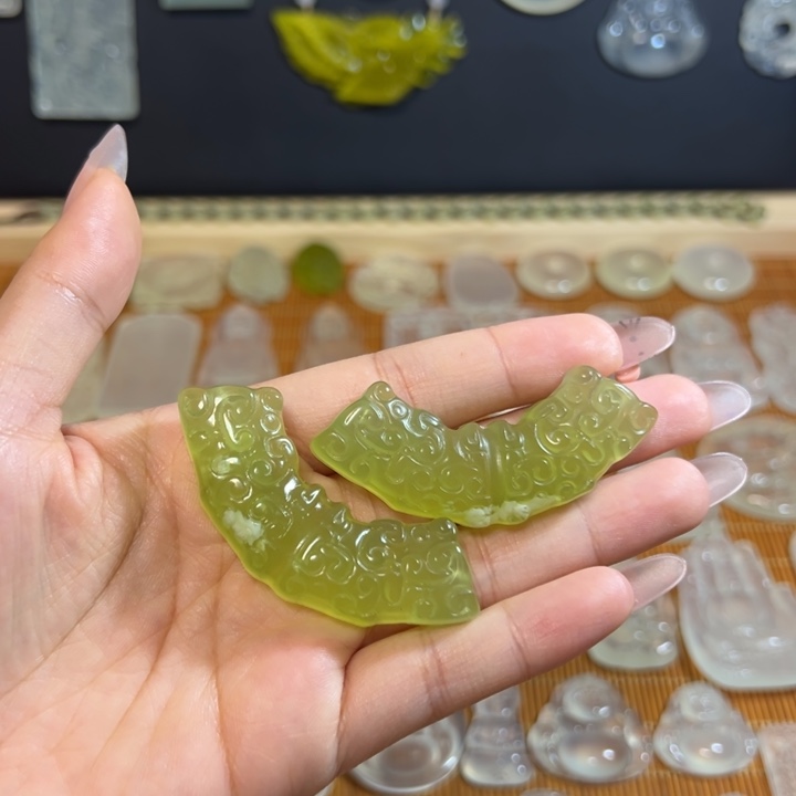 岫玉未镶嵌岫玉绿冰挂件玉衡