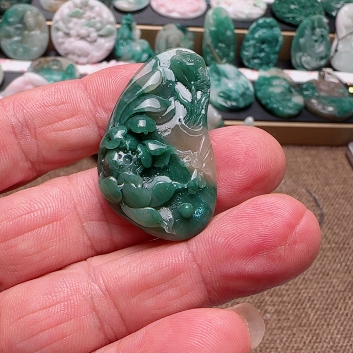 独山玉未镶嵌颈饰