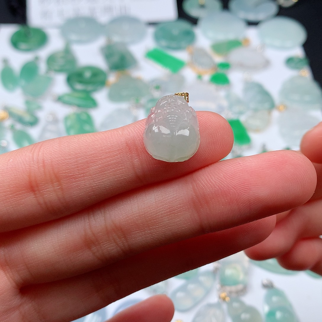 翡翠颈饰18K金镶嵌天然翡翠