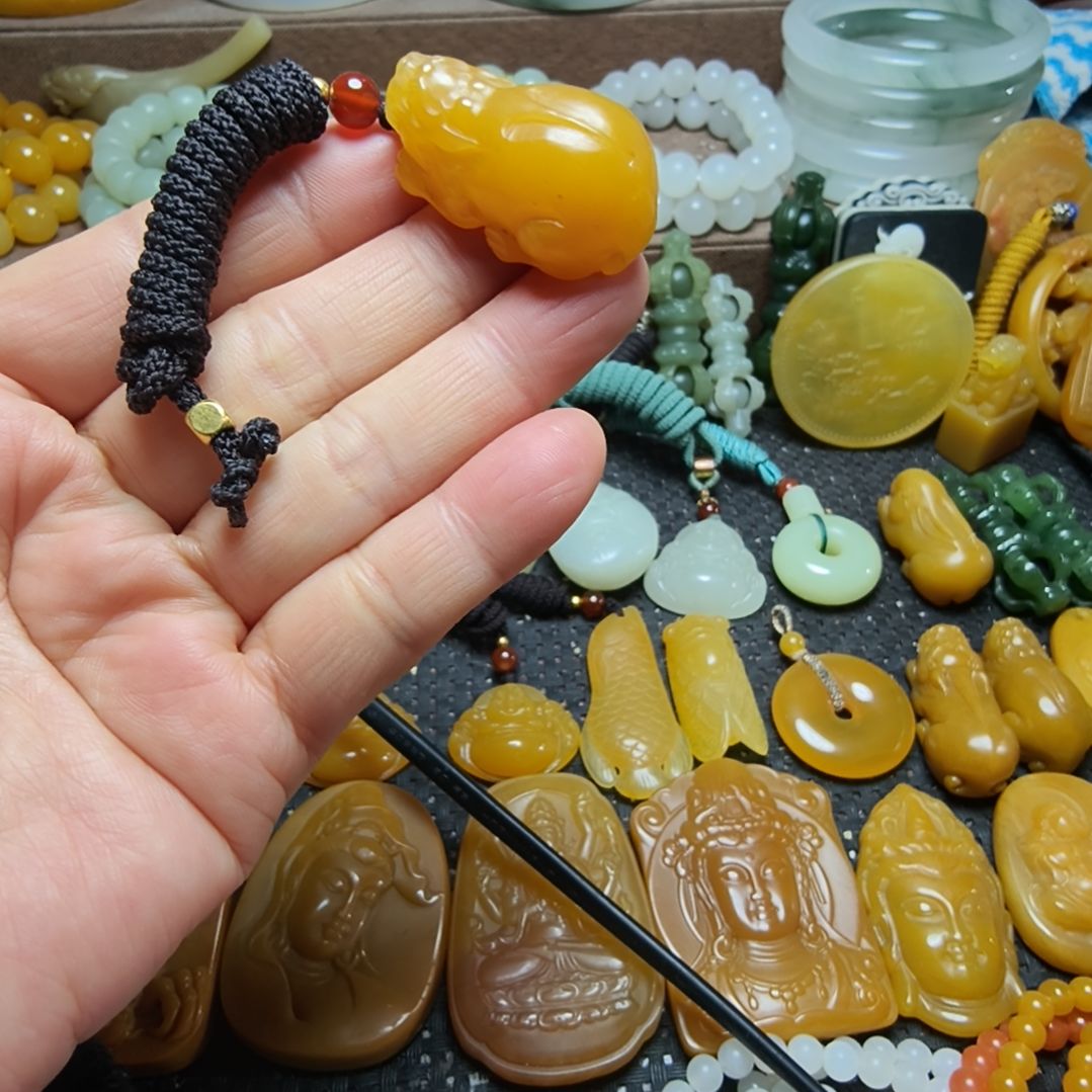 石英质玉（黄龙玉）未镶嵌颈饰