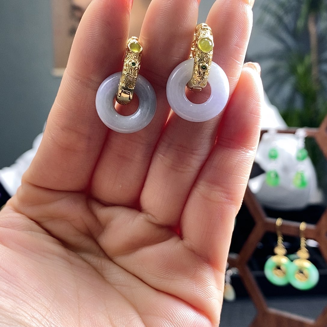 翡翠耳饰未镶嵌翡翠