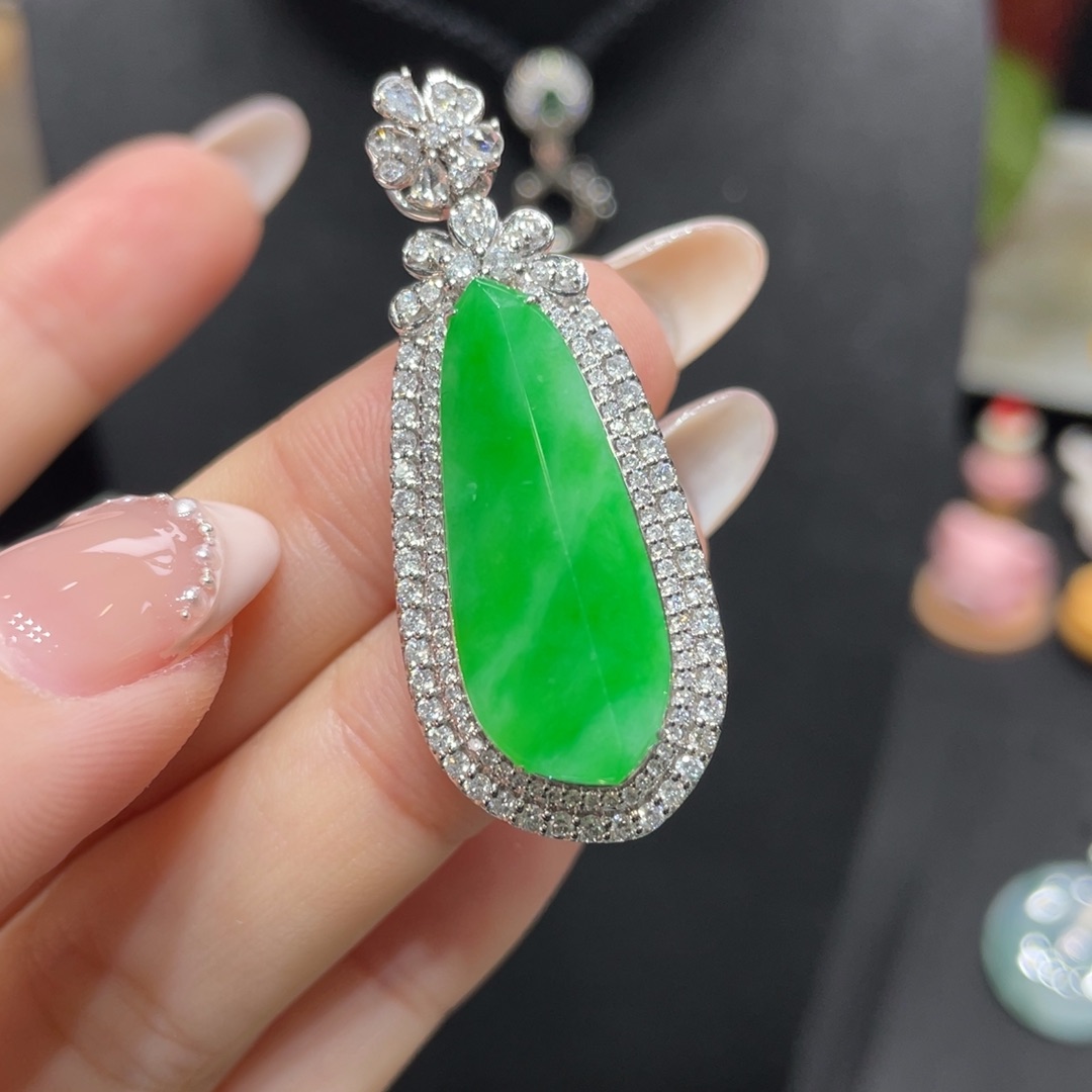 翡翠颈饰18K金镶嵌天然缅甸翡翠a货