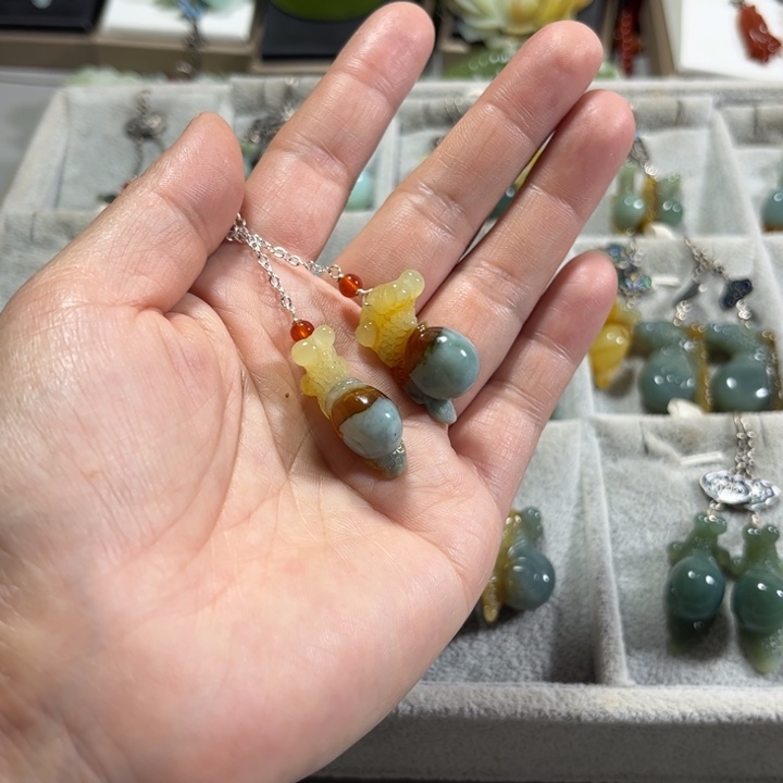 蛇纹石玉耳饰未镶嵌