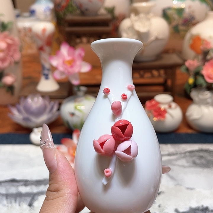 手工陶瓷精致摆件
