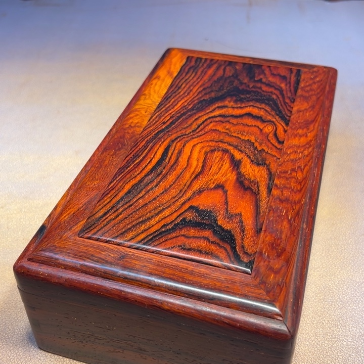 青***草机关盒。              