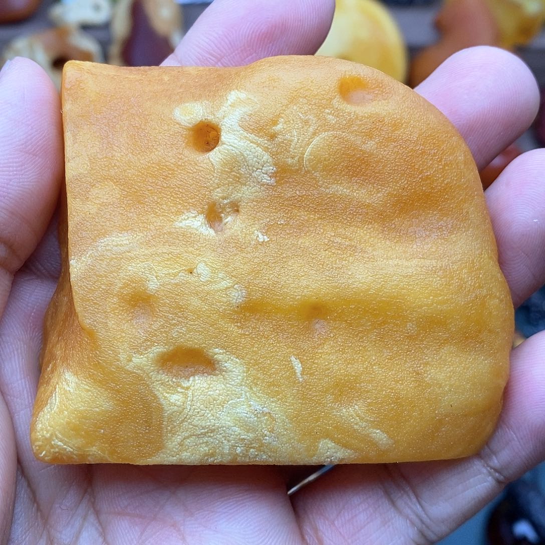 琥珀颈饰未镶嵌黄白花全皮牌子62克