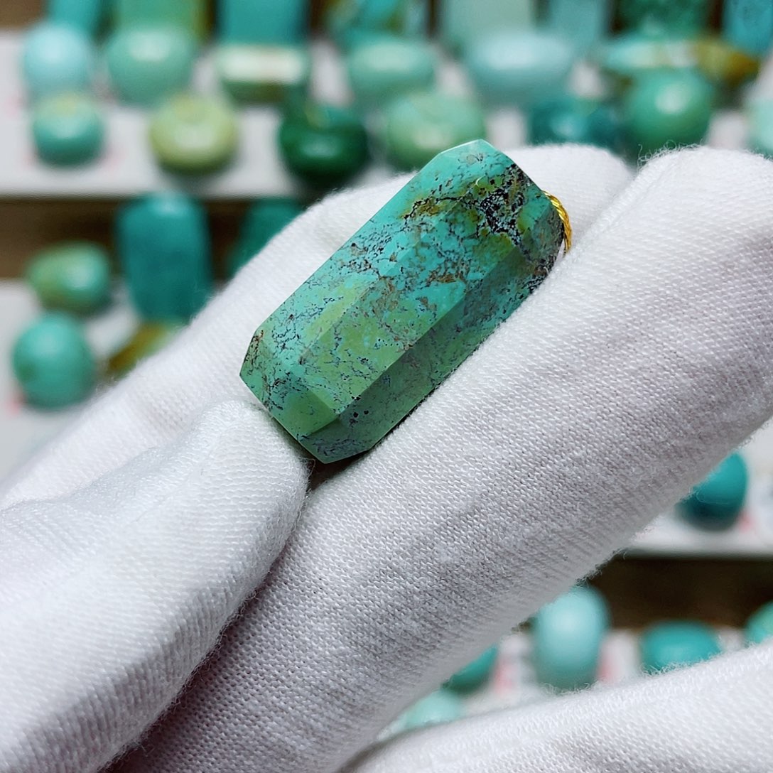 绿松石未镶嵌珠宝奇石