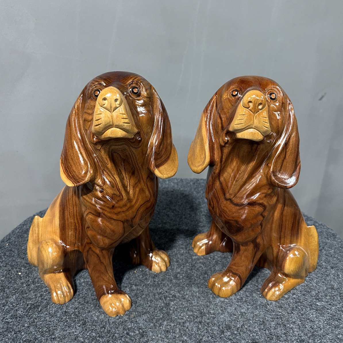 香樟木手工雕刻狗生肖摆件创意家居饰品