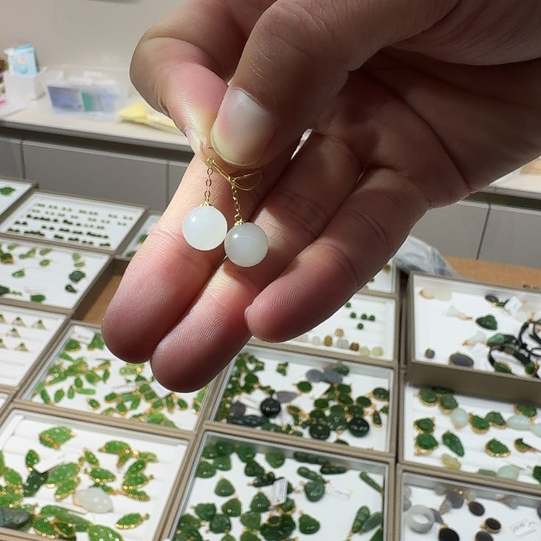 和田玉吊坠18K金镶嵌