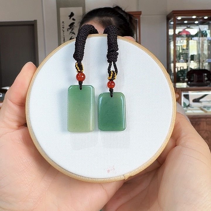 密玉（石英质玉）吊坠合金