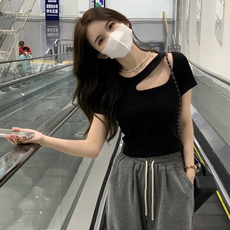 七七家2025年夏季新款甜辣风设计感镂空修身短款打底衫短袖T恤女