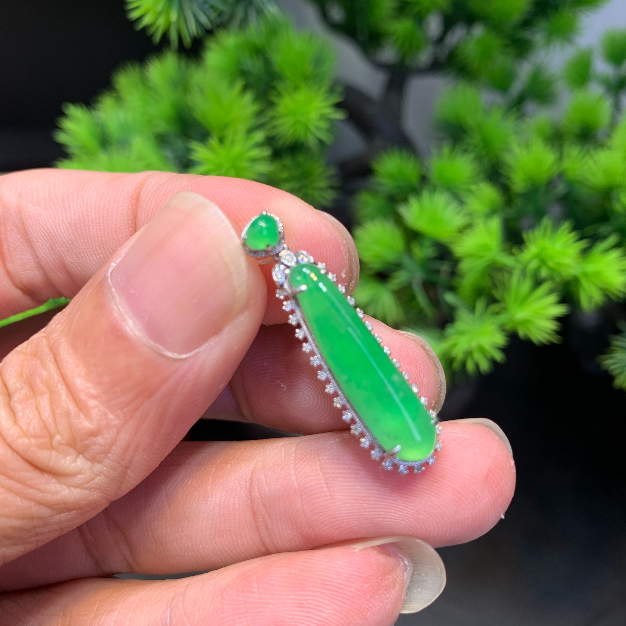 天然缅甸翡翠冰阳绿福瓜镶嵌吊坠