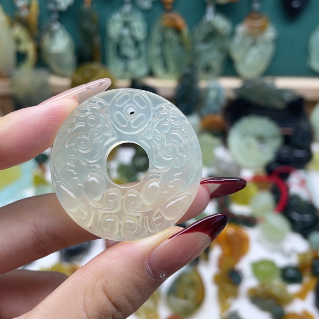 蛇纹石玉颈饰未镶嵌