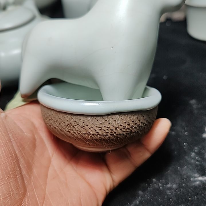 官瓷天青釉小马发杯子