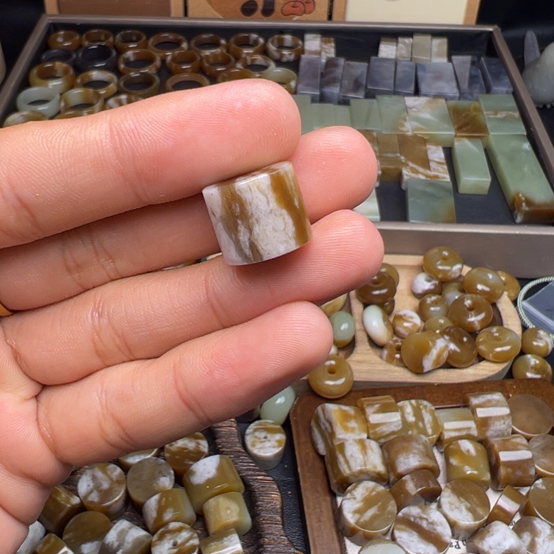 和田玉（糖玉）未镶嵌珠宝奇石墩子14