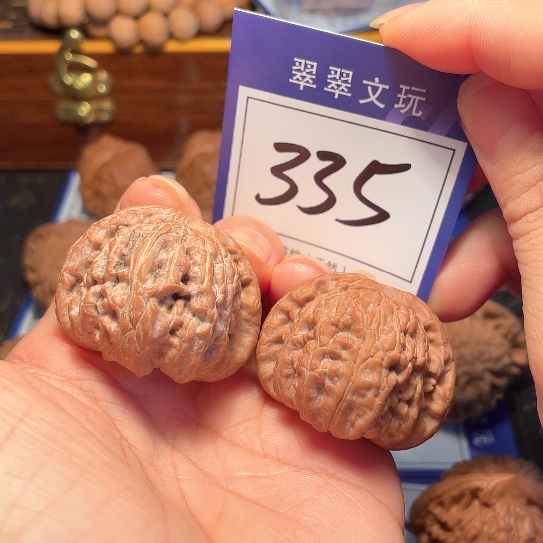 想***了桃核把件335号全品白狮子3.8