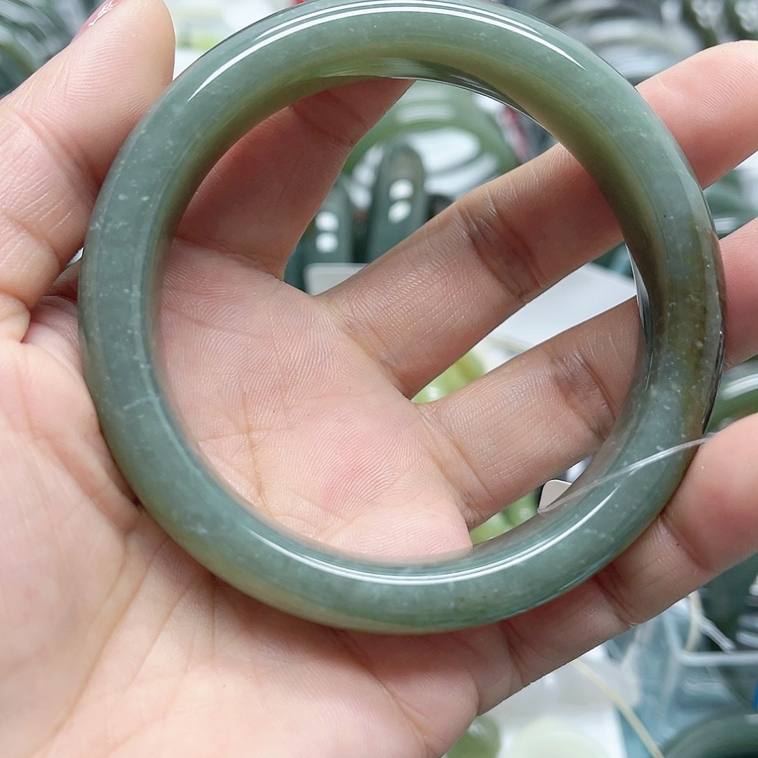 和田玉（糖玉）未镶嵌手镯娜