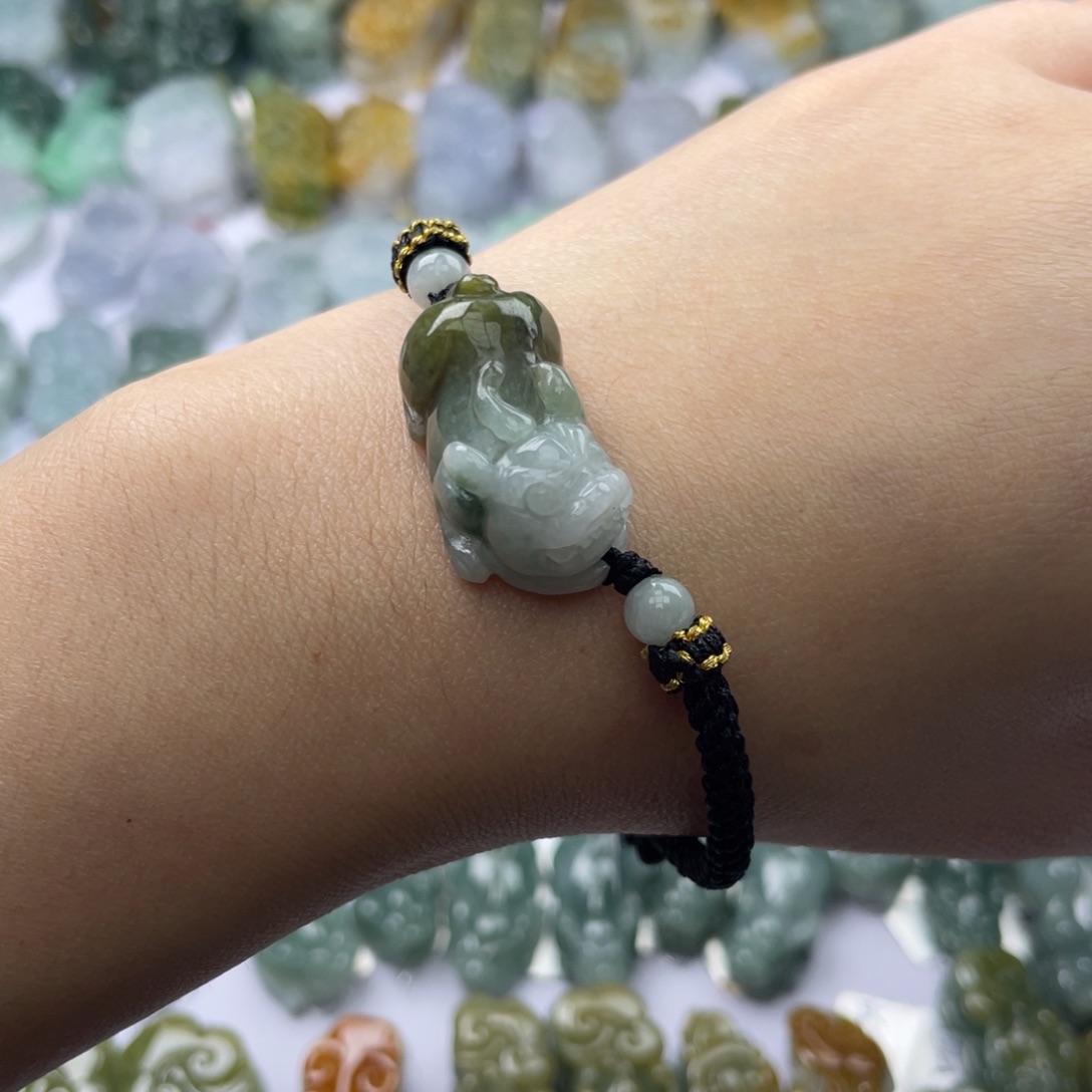 翡翠颈饰未镶嵌貔貅