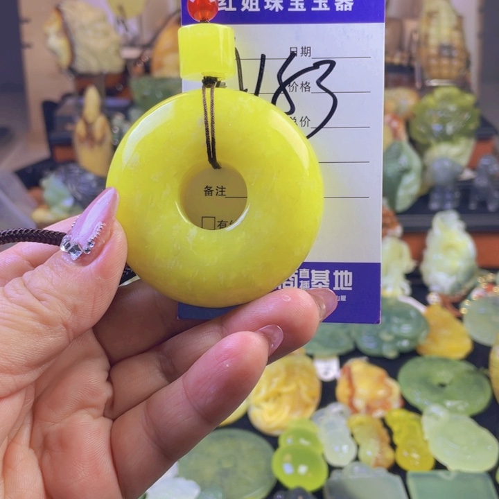 蛇纹石玉颈饰合金