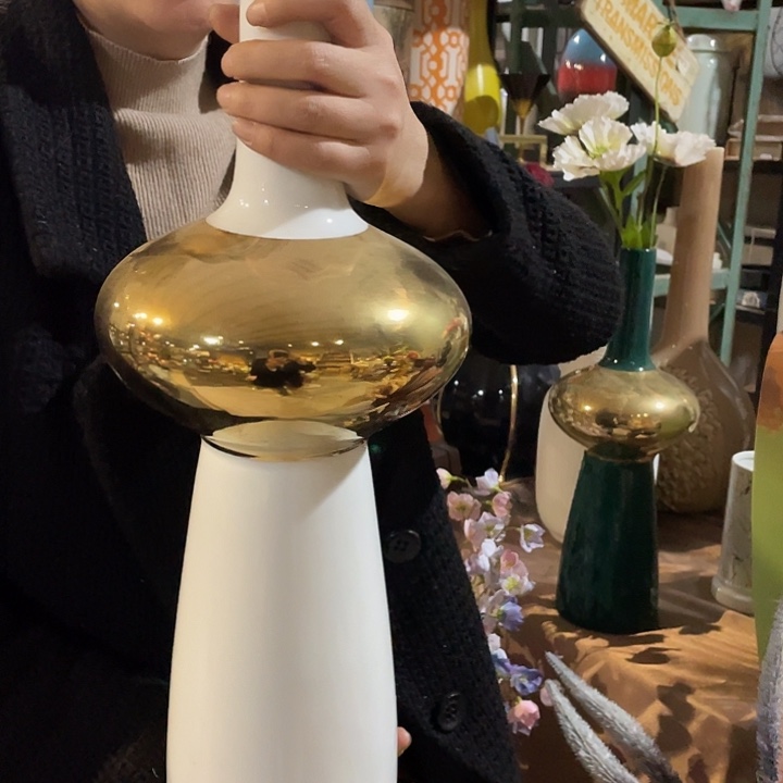 陶瓷花瓶，茶杯茶具。