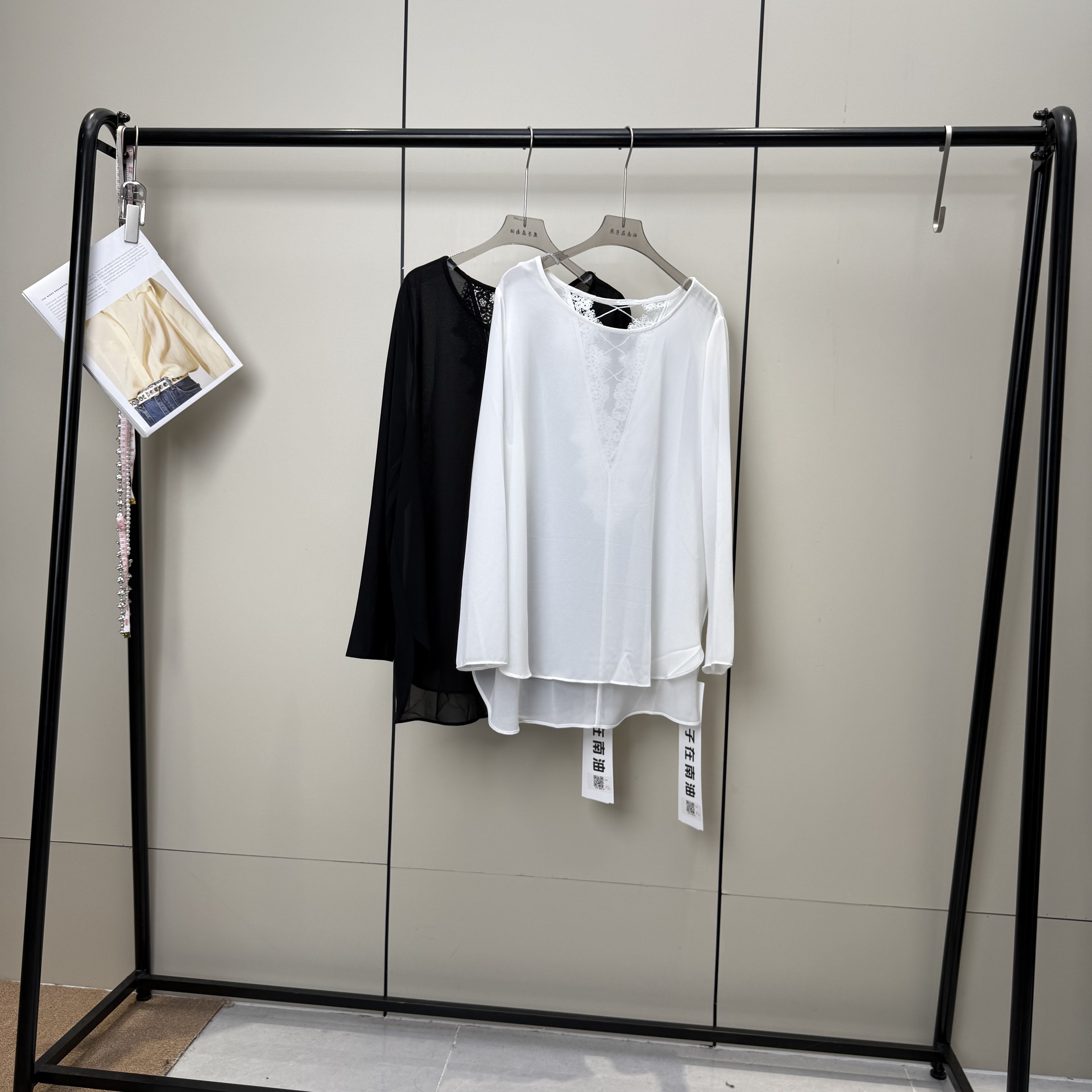 【燕子在南油】衣长70春夏季新款圆领百搭设计网纱拼接蕾丝上衣3787