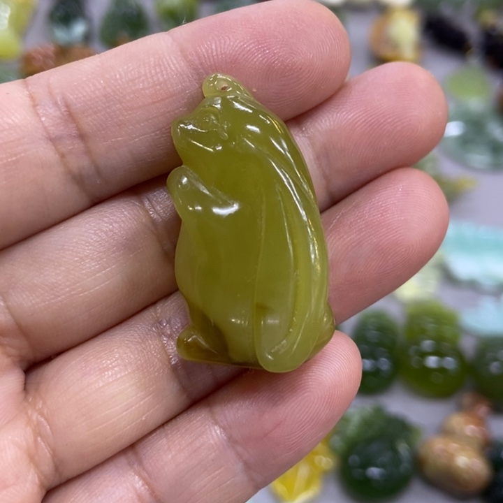 未镶嵌蛇纹石玉挂件