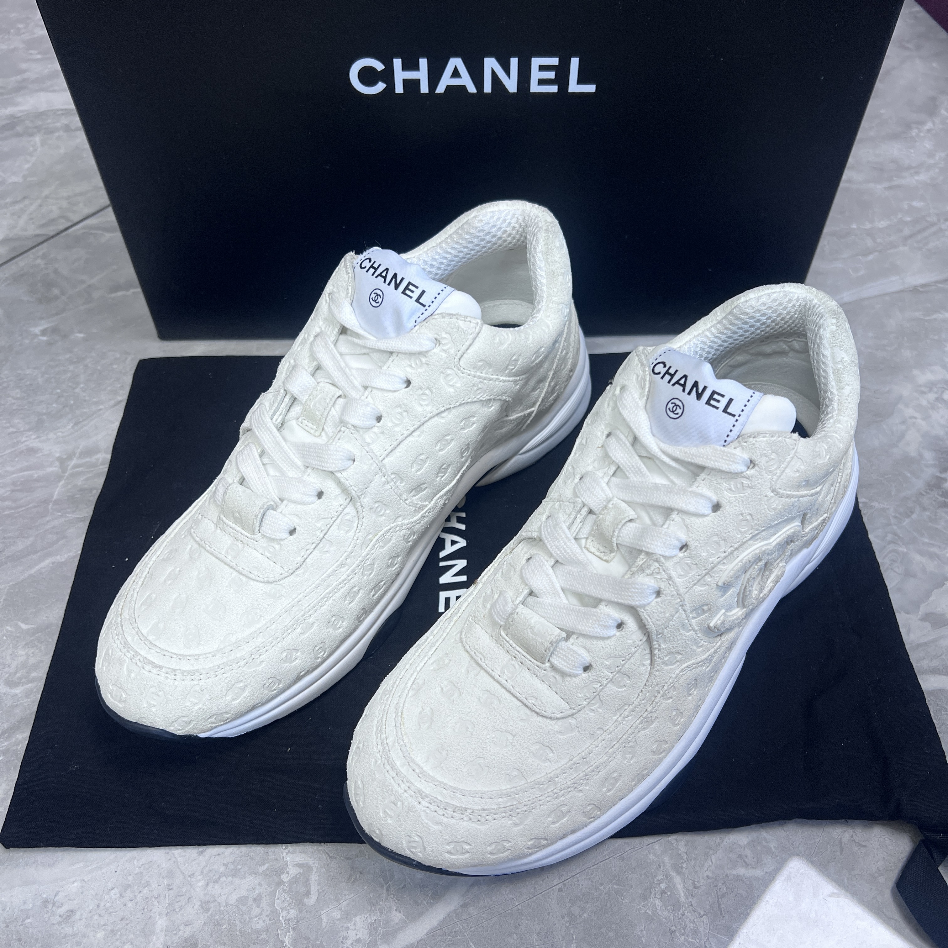 未使用 Chanel/香奈儿 37.5码！暗纹满印印花系带低帮休闲鞋 米白