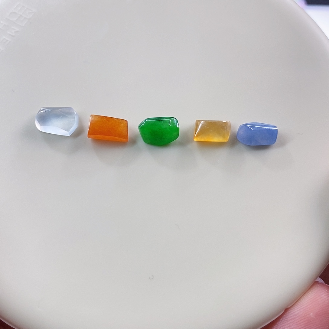 裸石翡翠一手浓彩