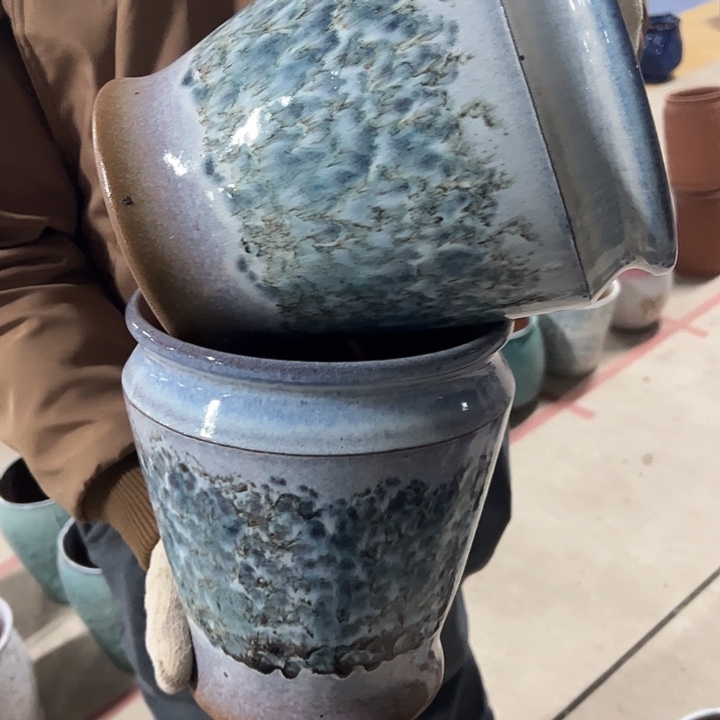 高度23厘米口20厘米