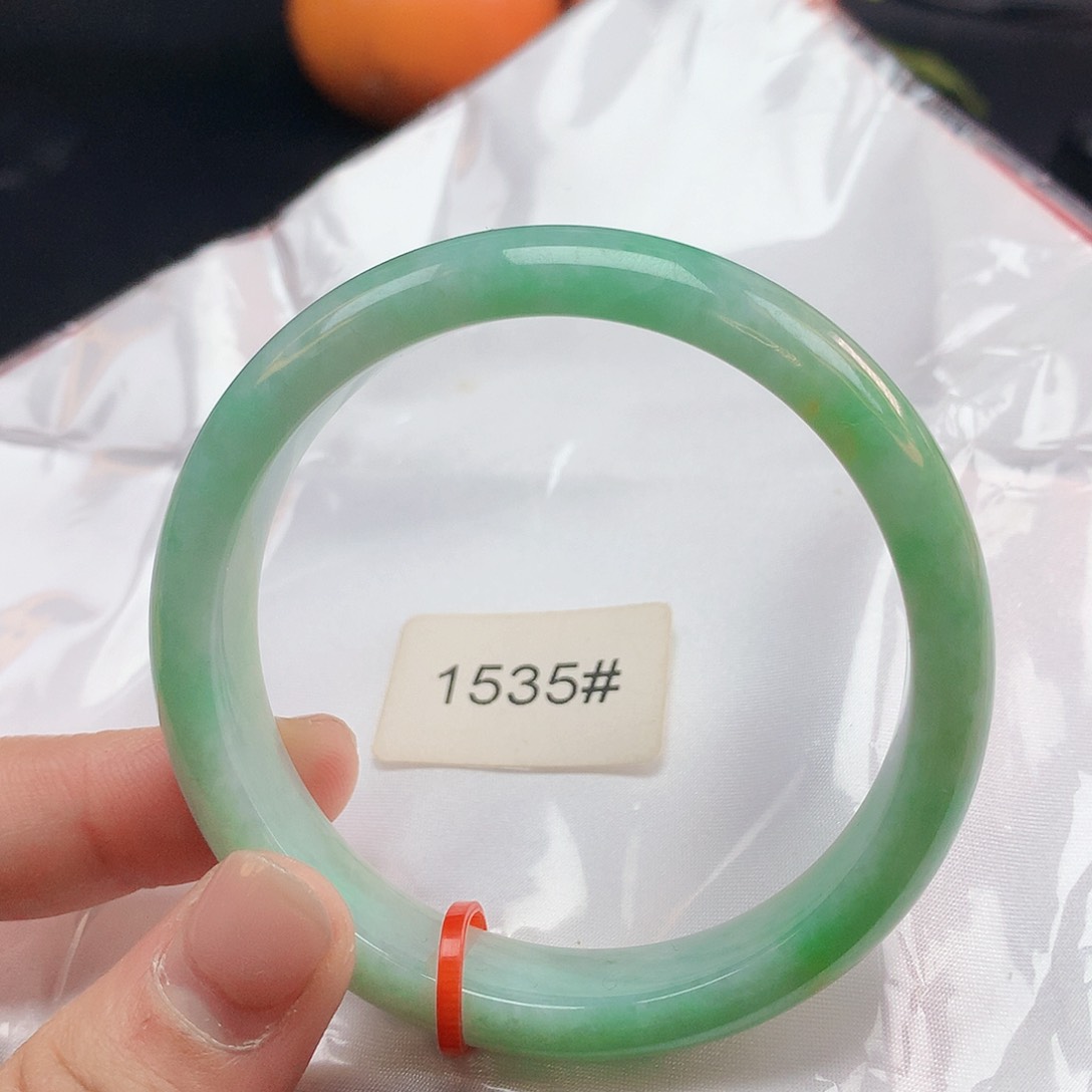 翡翠手镯未镶嵌56圈1535