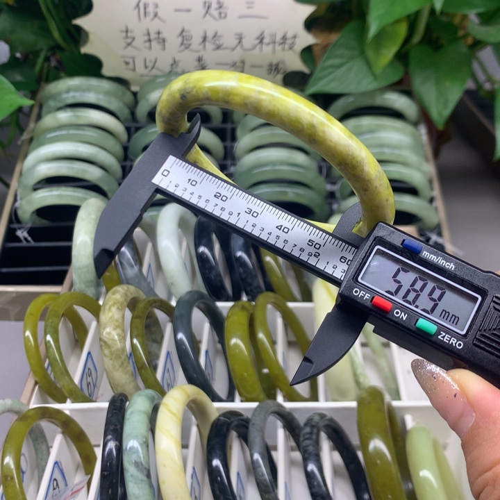 蛇纹石玉未镶嵌手镯61
